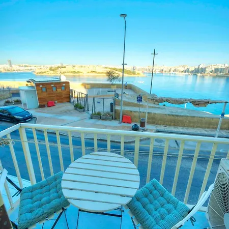 Charming One Bedroom, Sea View Balcony, Center. Appartement *