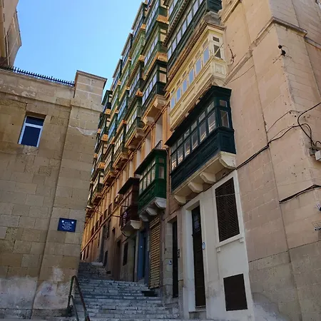 Charming One Bedroom, Sea View Balcony, Center. Apartmán *