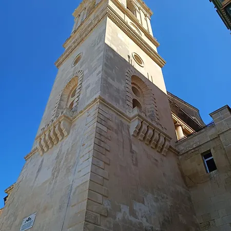 Charming One Bedroom, Sea View Balcony, Center.