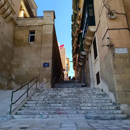 Charming One Bedroom, Sea View Balcony, Center. Lägenhet Valletta
