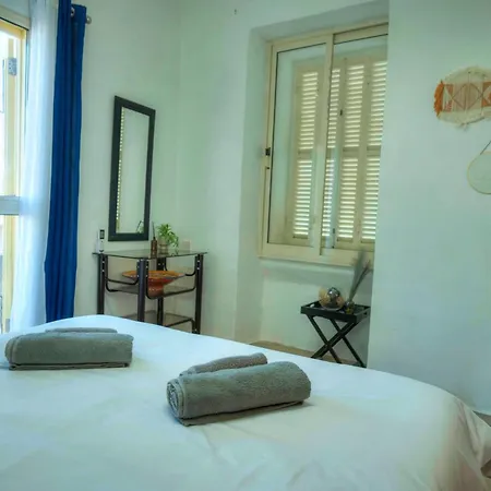 Apartmán Charming One Bedroom, Sea View Balcony, Center. *