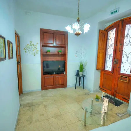Charming One Bedroom, Sea View Balcony, Center. *