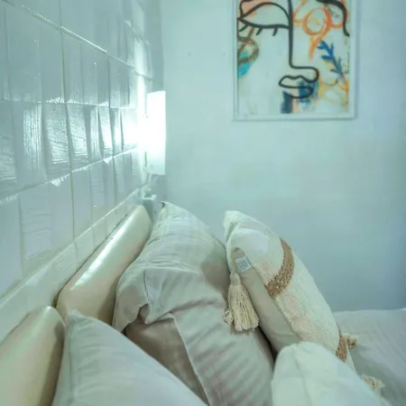 Charming One Bedroom, Sea View Balcony, Center. Apartmán