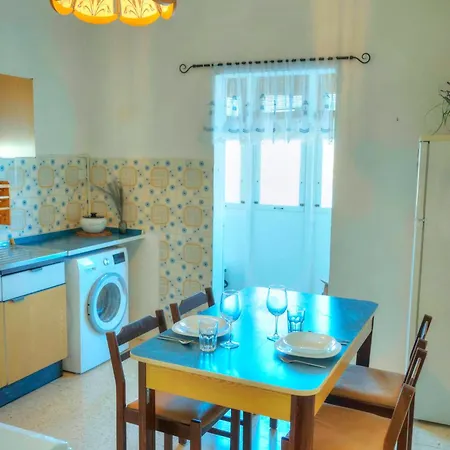 Charming One Bedroom, Sea View Balcony, Center. Valletta