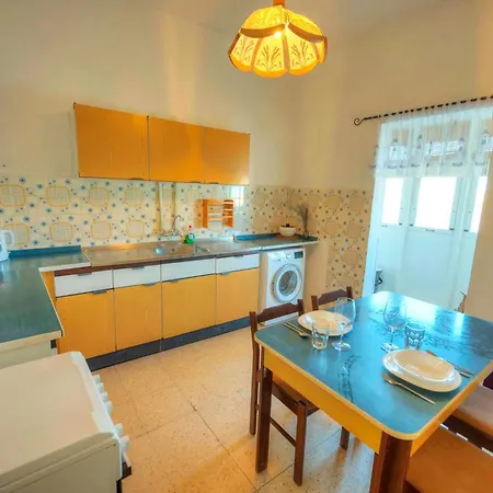 Charming One Bedroom, Sea View Balcony, Center. Apartment *