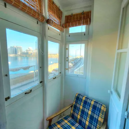 Apartment Charming One Bedroom, Sea View Balcony, Center.